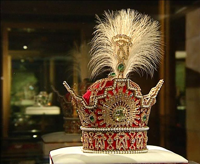 خزانه جواهرات ملی از هفته آینده بازگشایی میشود 1 https://asreeno.ir/wp-content/uploads/2024/06/Pahlavi_Crown-768x629-1.jpg خزانه جواهرات ملی از هفته آینده بازگشایی میشود