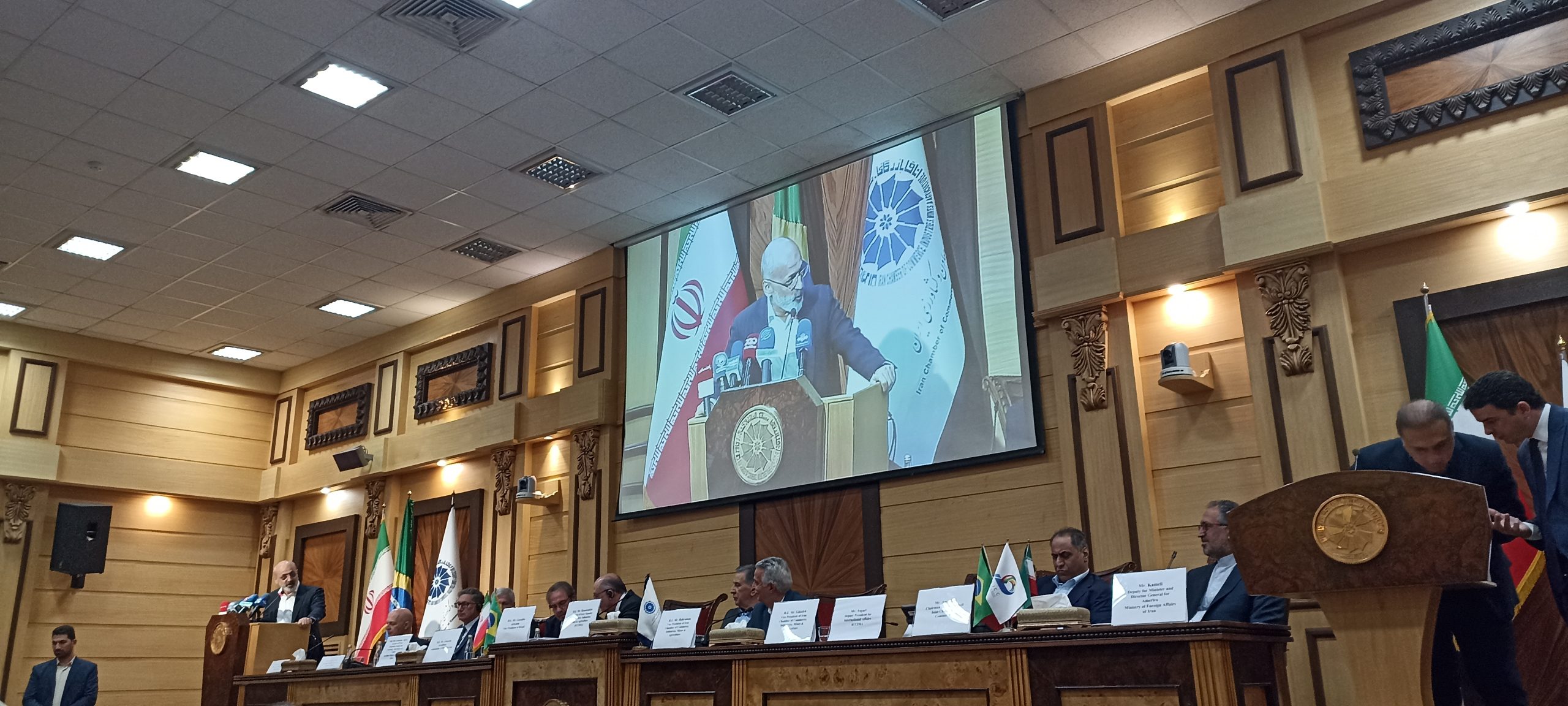 عامریان: روند دریافت ویزا برای تجار آسان تر شود