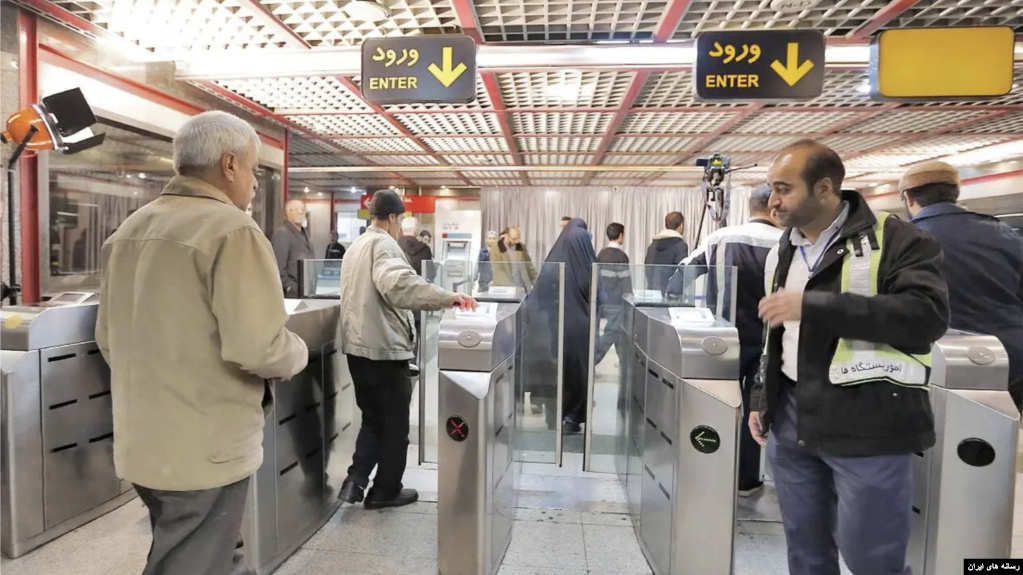 گشت ریجستری در متروی تهران/آیفون دارها بخوانند