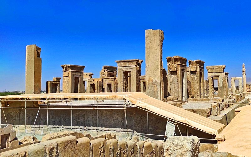 تجاوز به حریم تخت جمشید/ مسئولین خواب هستند؟