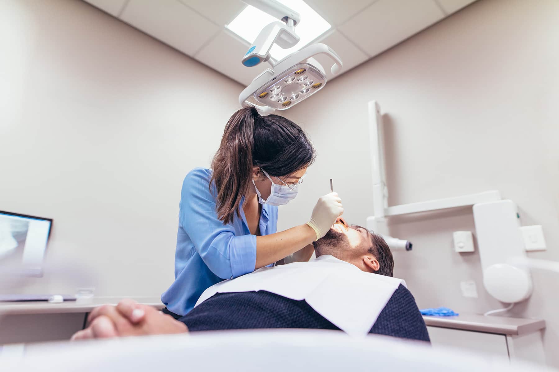 نارضایتی از چهره و به دام افتادن در تله های زیبایی 1 https://asreeno.ir/wp-content/uploads/2024/11/dentistry-in-spain-min.jpg نارضایتی از چهره و به دام افتادن در تله های زیبایی