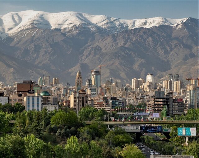 بازار مسکن در سایه رقابت؛ جاماندگی بزرگترین دارایی خانوارها از تورم و بازارهای موازی 1 https://asreeno.ir/wp-content/uploads/2025/04/63429884.jpg بازار مسکن در سایه رقابت؛ جاماندگی بزرگترین دارایی خانوارها از تورم و بازارهای موازی