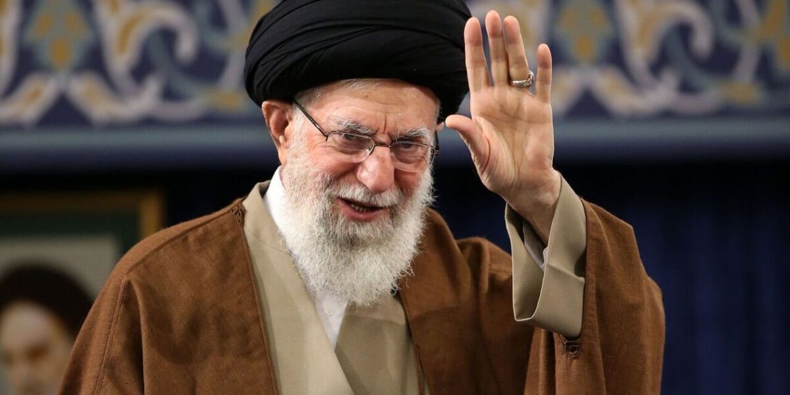 حضور معلمان نخبه در دیدار صمیمی با رهبر انقلاب