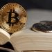 بیتکوین پس از چهار ماه صعود، آماده کاهش ۴ درصدی 5 https://asreeno.ir/wp-content/uploads/2025/05/Bitcoin-Thesis-Becomes-Amazon-Best-Seller.jpg صعود بیتکوین، تهدید امنیتی نخبگان رمزارز را به اوج رساند