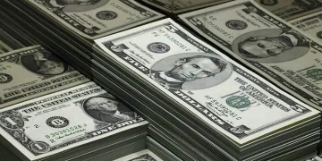 ادعای ورود نخستین محموله ۳ میلیارد دلاری داراییهای ارزی ایران به تهران 4 https://asreeno.ir/wp-content/uploads/2025/05/قیمتدلار.webp پیش بینی قیمت دلار 13 اردیبهشت 1404؛ آیا ورق دلار برمیگردد؟