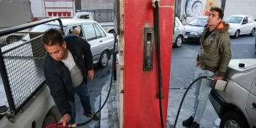 یارانه بنزین ماندگار است یا حذف می‌شود؟
