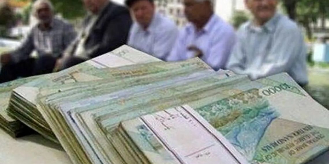 خبر خوش برای بازنشستگان   حقوق به حساب‌های جدید واریز شد