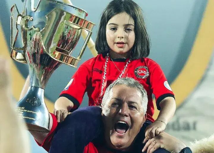جشن تولد دختر اسکوچیچ با تم تراکتور؛ سرمربی کروات وفادار به رنگ قرمز 1 https://asreeno.ir/wp-content/uploads/2025/06/اسکوچیچ22.jpg جشن تولد دختر اسکوچیچ با تم تراکتور؛ سرمربی کروات وفادار به رنگ قرمز