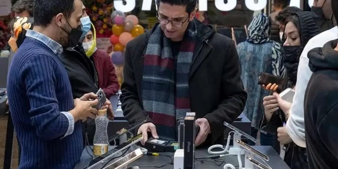 قیمت روز گوشیهای سامسونگ، شیائومی و آیفون؛ سهشنبه ۷ مرداد ۱۴۰۴ کف بازار چقدر است؟ 1 https://asreeno.ir/wp-content/uploads/2025/07/IMG_20250729_120720_189.jpg قیمت روز گوشیهای سامسونگ، شیائومی و آیفون؛ سهشنبه ۷ مرداد ۱۴۰۴ کف بازار چقدر است؟
