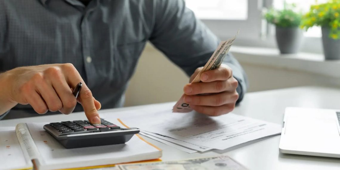بسته حمایتی دولت در بحرانها؛ چرا اجرا با مشکل مواجه میشود؟ 1 https://asreeno.ir/wp-content/uploads/2025/08/IMG_20250809_104525_803.jpg بسته حمایتی دولت در بحرانها؛ چرا اجرا با مشکل مواجه میشود؟