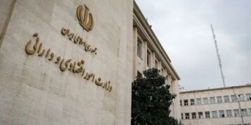 با صرفه‌جویی و همراهی مردم، دشمن در جنگ اقتصادی نیز ناکام می‌ماند