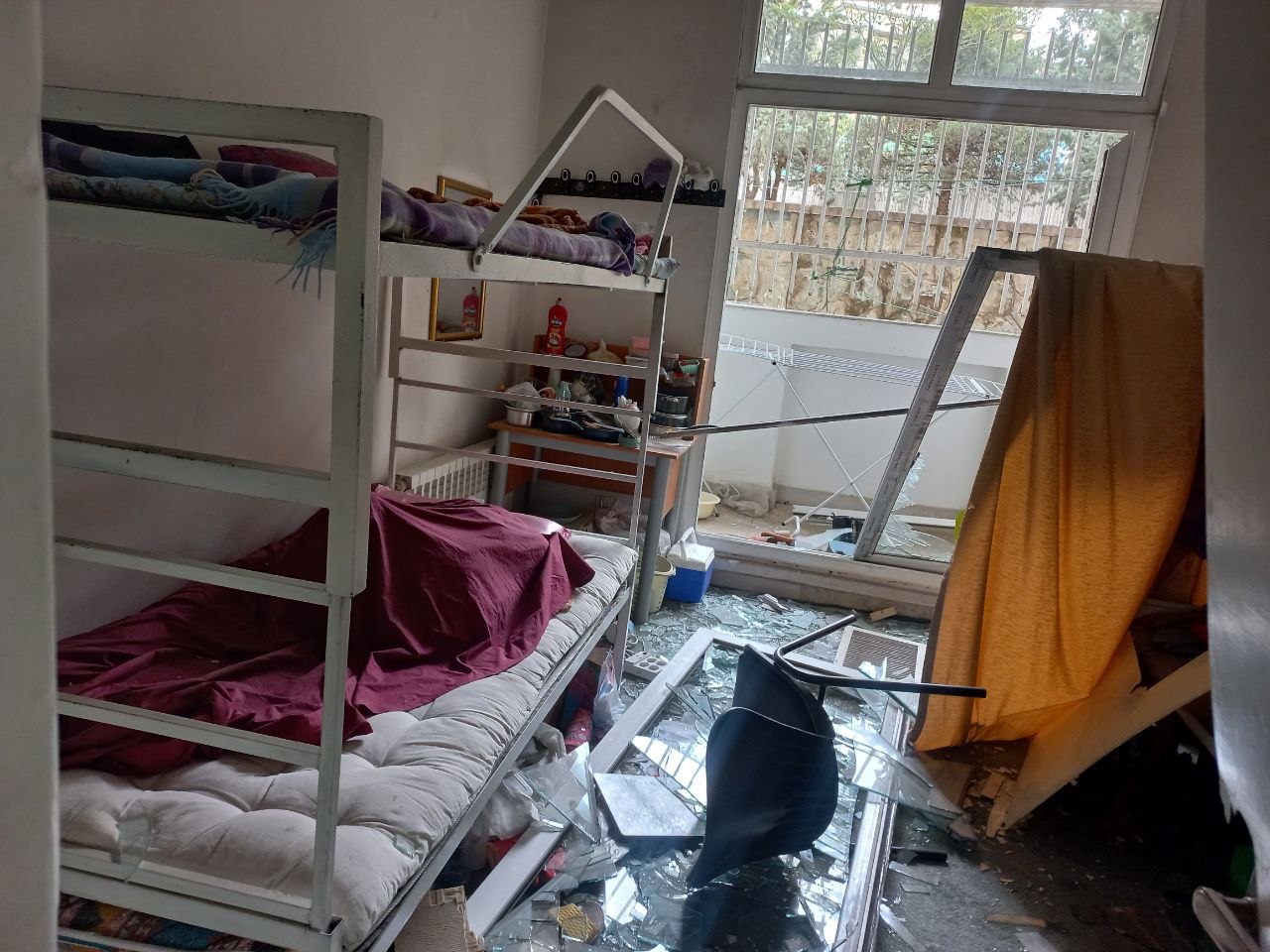 IMG 20260505 104231 400 برای اولین بار تصاویر خوابگاه دانشجویی شهید بهشتی پس از حمله رژیم صهیونسیتی &bull; پایگاه خبری عصری نو