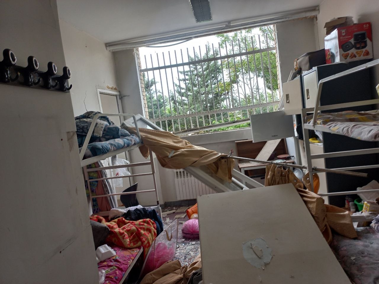 IMG 20260505 104231 748 برای اولین بار تصاویر خوابگاه دانشجویی شهید بهشتی پس از حمله رژیم صهیونسیتی &bull; پایگاه خبری عصری نو