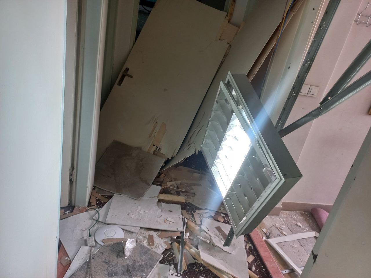 IMG 20260505 104232 024 برای اولین بار تصاویر خوابگاه دانشجویی شهید بهشتی پس از حمله رژیم صهیونسیتی &bull; پایگاه خبری عصری نو