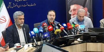 تأکید وزارت بهداشت بر گسترش خدمات دندانپزشکی، درمان ناباروری و حمایتهای جمعیتی در کشور 4 https://asreeno.ir/wp-content/uploads/2026/05/IMG_20260513_141056_037.jpg معاون وزیر بهداشت: نظام سلامت در بحرانها متوقف نشد / افزایش ۳۶ درصدی خدمات، آسیب به ۲۴۵ مرکز و تشریح کامل پزشک خانواده