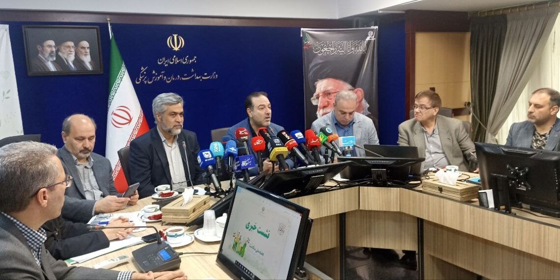 معاون وزیر بهداشت: نظام سلامت در بحران‌ها متوقف نشد / افزایش ۳۶ درصدی خدمات، آسیب به ۲۴۵ مرکز و تشریح کامل پزشک خانواده