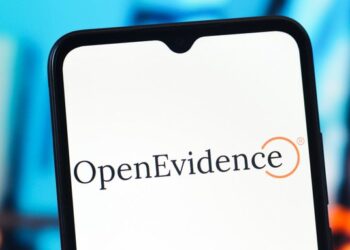 استفاده گسترده و بی‌سروصدای پزشکان آمریکایی از ابزار هوش مصنوعی OpenEvidence