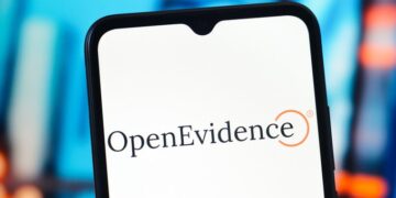 استفاده گسترده و بی‌سروصدای پزشکان آمریکایی از ابزار هوش مصنوعی OpenEvidence