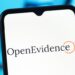 استفاده گسترده و بی‌سروصدای پزشکان آمریکایی از ابزار هوش مصنوعی OpenEvidence