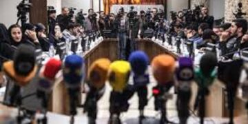 خبرنگاران در خط مقدم جنگ ترکیبی؛ تعدیل نیرو در رسانه‌ها و بحران معیشت روزنامه‌نگاران