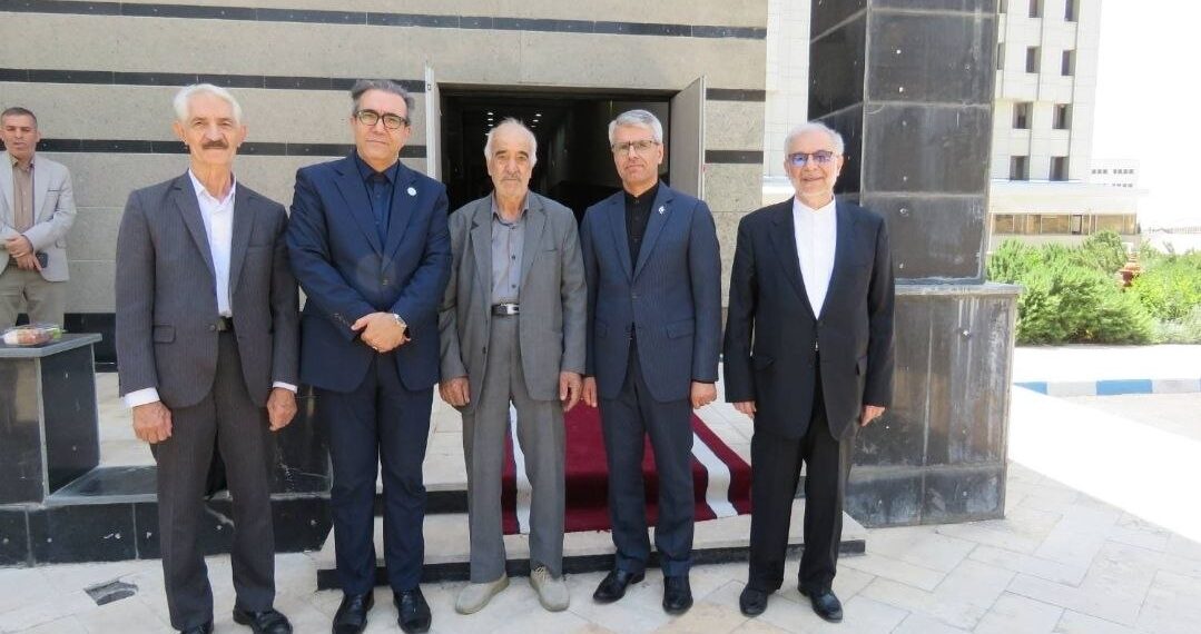 هنرمندان دانشگاه استاد فرشچیان یاد شهدای مدرسه میناب را با خلق آثار هنری گرامی داشتند