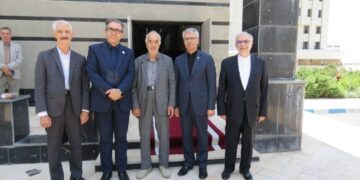 هنرمندان دانشگاه استاد فرشچیان یاد شهدای مدرسه میناب را با خلق آثار هنری گرامی داشتند 2 https://asreeno.ir/wp-content/uploads/2026/06/IMG_20260608_142030_577.jpg هنرمندان دانشگاه استاد فرشچیان یاد شهدای مدرسه میناب را با خلق آثار هنری گرامی داشتند